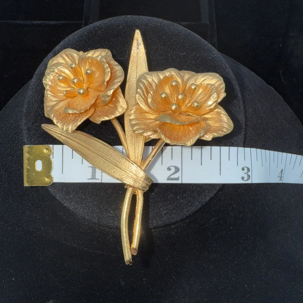 Stunning Gold Tone Double Flower Brooch / Pin Vintage